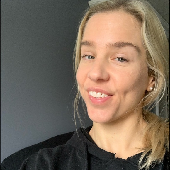 Meet your Posher, Christina - Picture 3 of 3